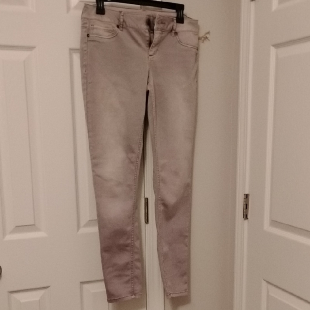 Stylish Gray Skinny Jeans